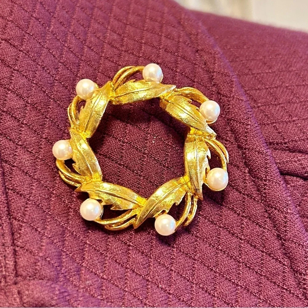 Vintage Napier Faux Pearl Wreath Brooch Goldtone Leaf Pin Classic 80s 90s